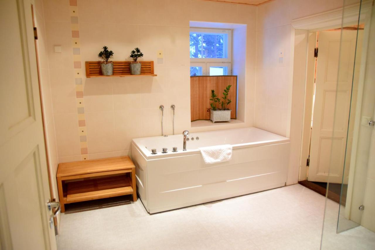 Hotel Hiisi Hill Jämsä Екстериор снимка