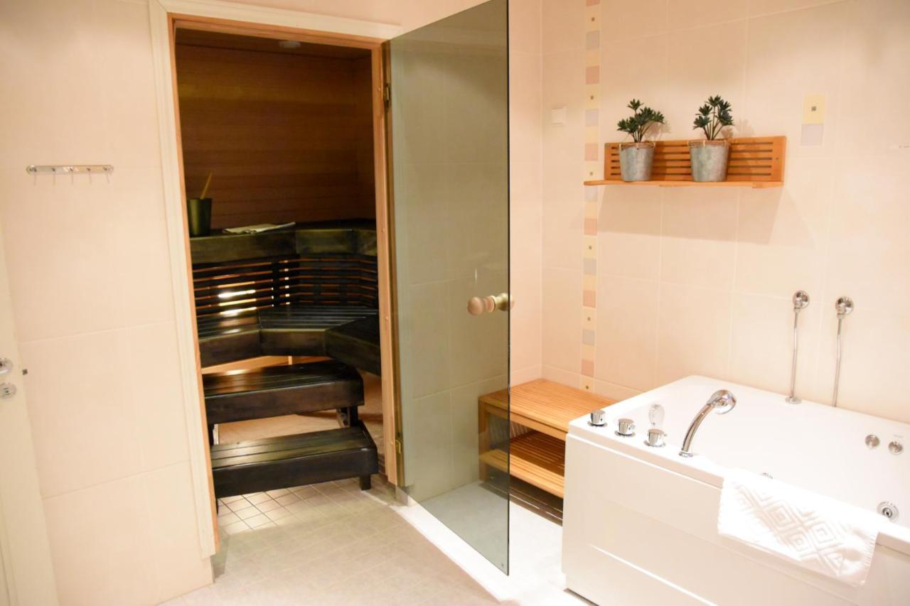 Hotel Hiisi Hill Jämsä Екстериор снимка